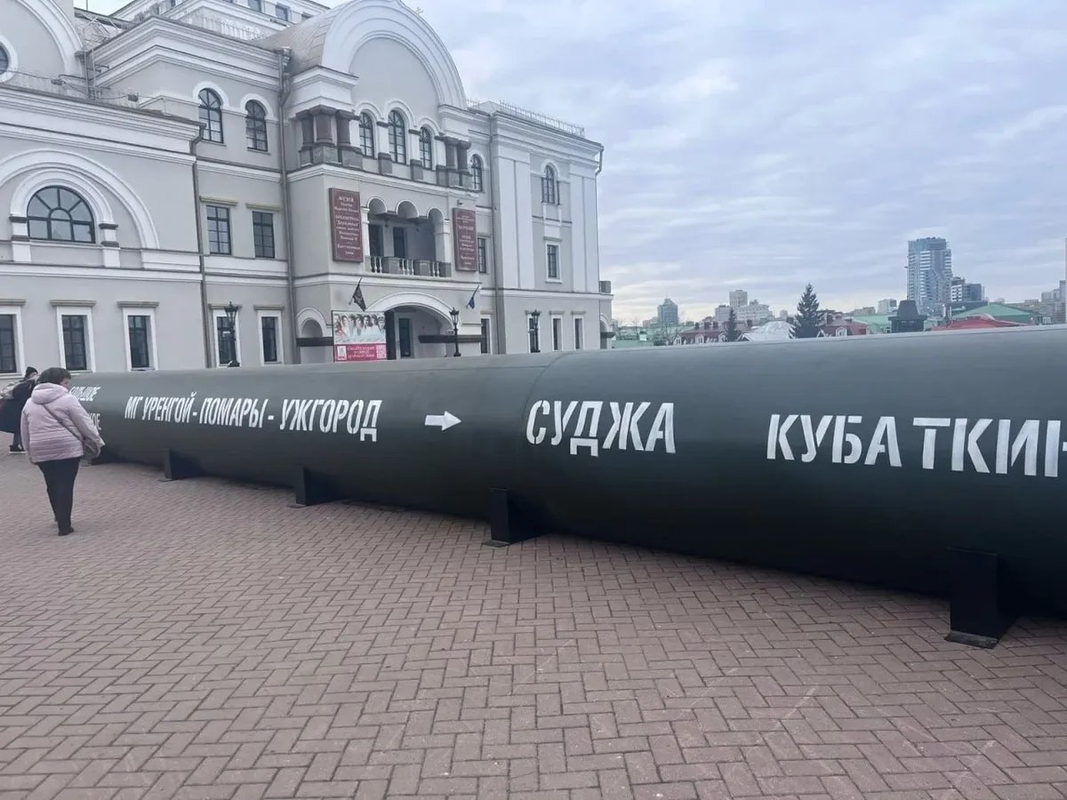 Pipeline replica in Yekaterinburg. Photo:  Podyom  Telegram channel