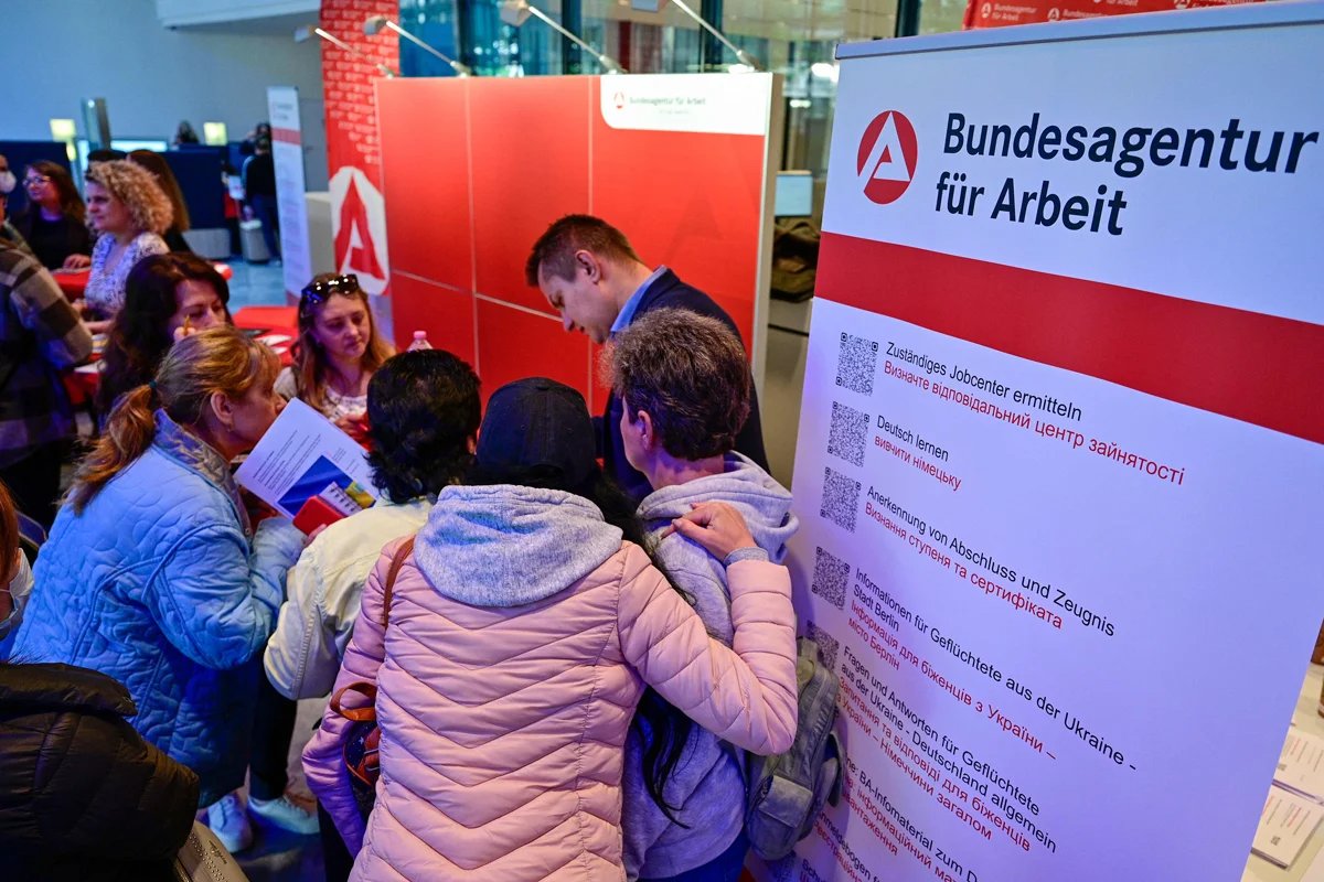 Ukrainian refugees queue for information at a job fair, Berlin, 2 June 2022. Photo: John MacDougall / AFP / Scanpix / LETA