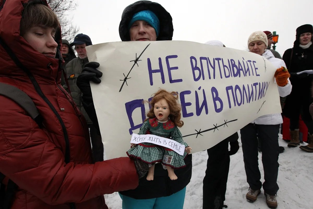 ‘Don’t involve children in politics’: protesters rally against the Dima Yakovlev law in St. Petersburg, 13 January 2013. Photo: Anatoly Maltsev / EPA