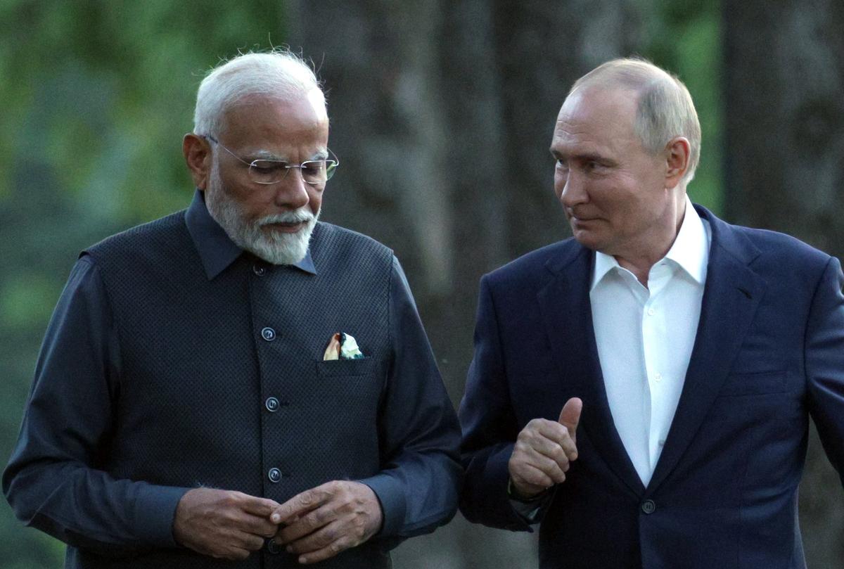 Indian Prime Minister Narendra Modi and Vladimir Putin talk at Putin’s Novo-Ogaryovo residence outside Moscow, 8 July 2024. Photo: EPA-EFE/ GAVRIIL GRIGOROV
