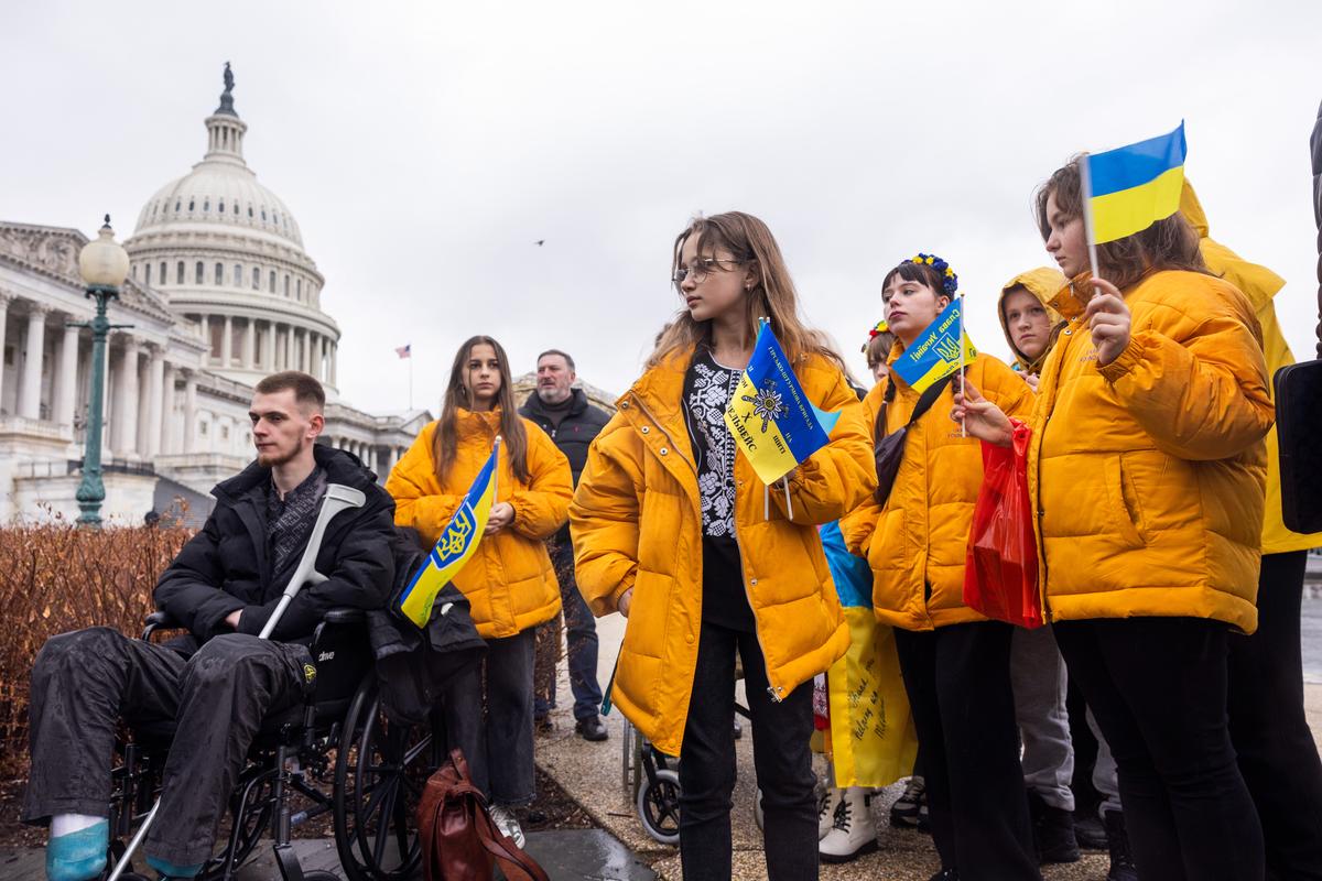 Ukrainian refugees outside the US Capitol in Washington, DC, 31 January 2023. Photo: EPA-EFE / JIM LO SCALZO