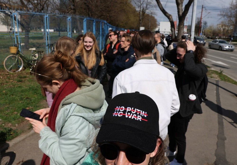 Russians in Serbia wait in line on final day of voting of Russian Presidential election in Belgrade. Photo: EPA-EFE/ANDREJ CUKIC