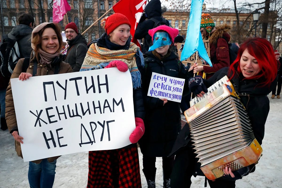 Women hold up a sign that reads “Putin is no friend to women” during a rally in St. Petersburg on 8 March 2019. Photo: Anatoly Maltsev / EPA-EFE