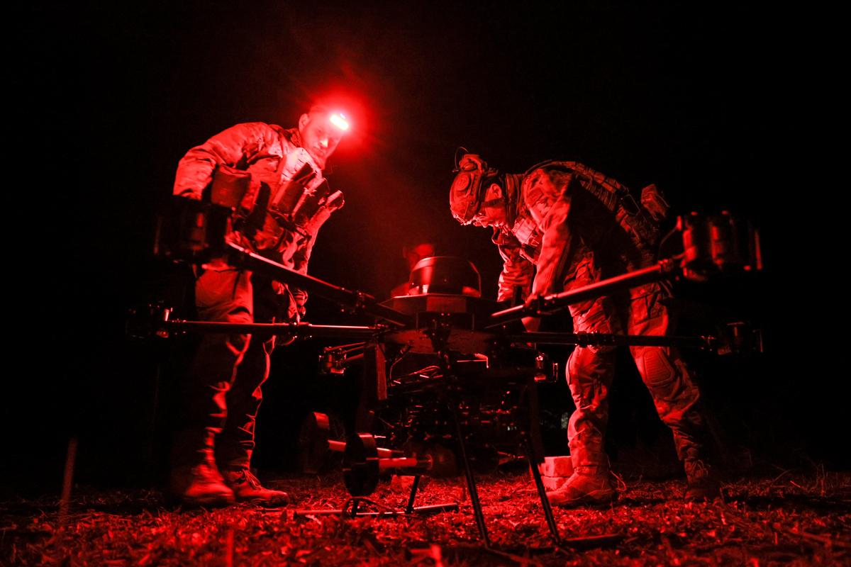 Ukrainian servicemen operate a night drone near Chasiv Yar, Ukraine, 31 March 2025. Photo: EPA-EFE / 24TH MECHANISED BRIGADE