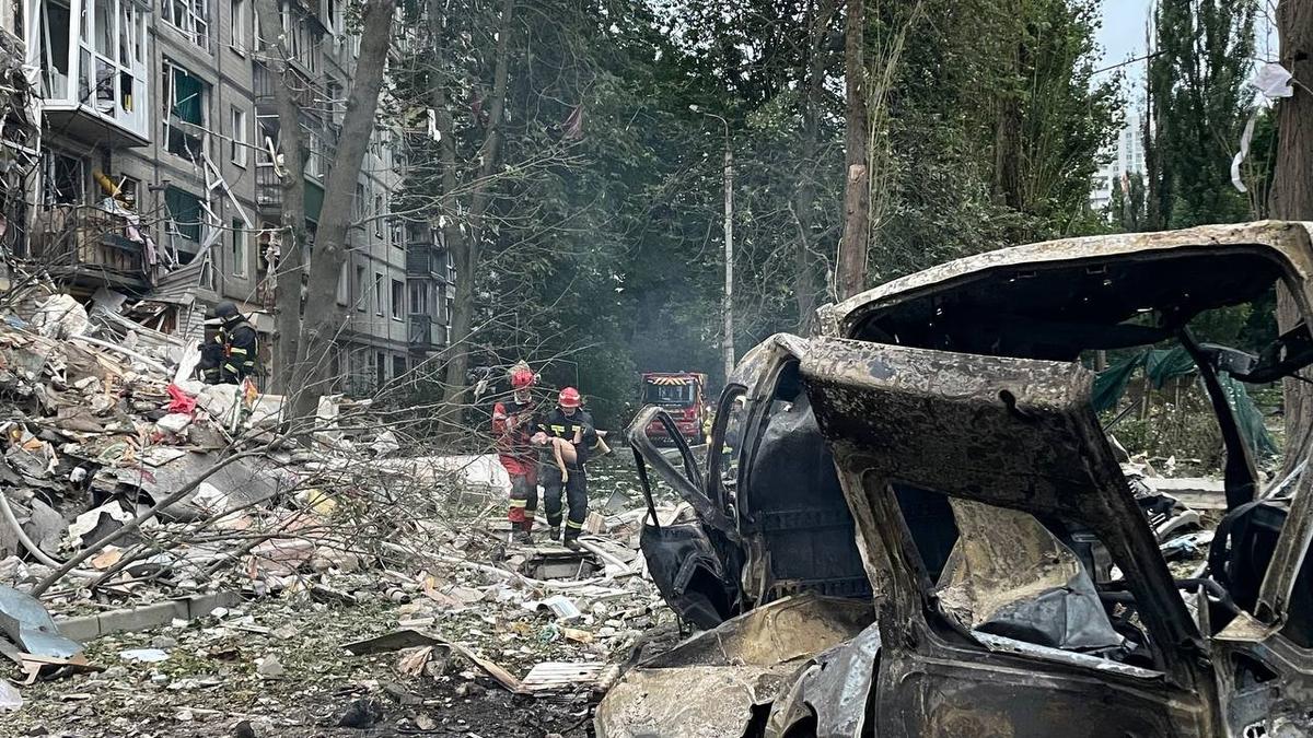 Rescue workers deployed at the site of the missile strike on Kyiv on 31 July 2025. Photo: Volodymyr Zelensky / Telegram
