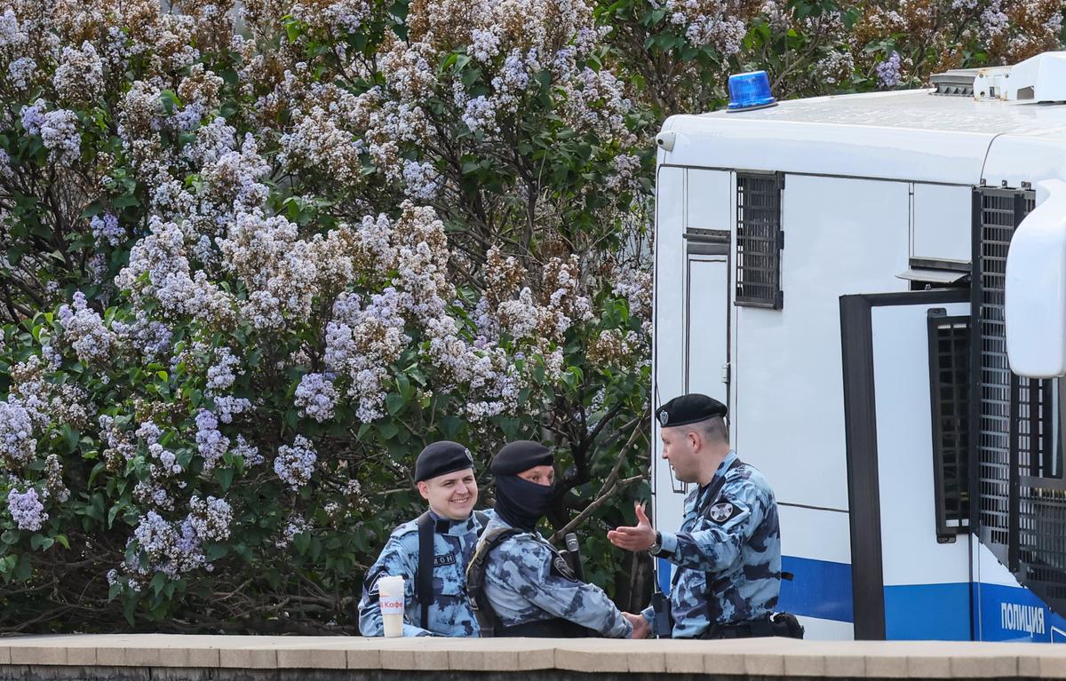 Police officers in Moscow, Russia, 21 May 2025. EPA-EFE/YURI KOCHETKOV