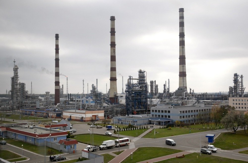 The Mozyr Oil Refinery near the city of Mozyr in Belarus, 24 October 2013. Photo: EPA/TATYANA ZENKOVICH