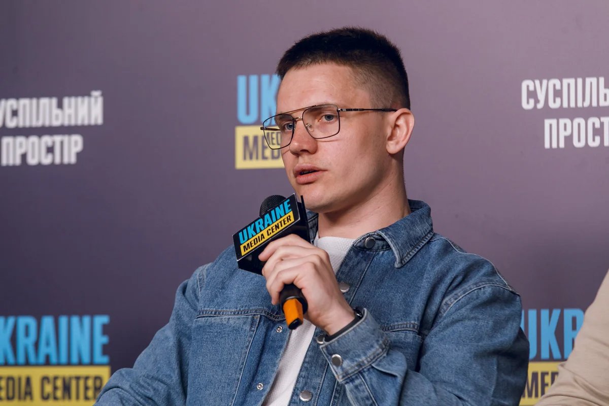 Ivan Dibrova speaks at a Media Initiative for Human Rights (MIHR) press conference on 29 April 2025. Photo: MIHR