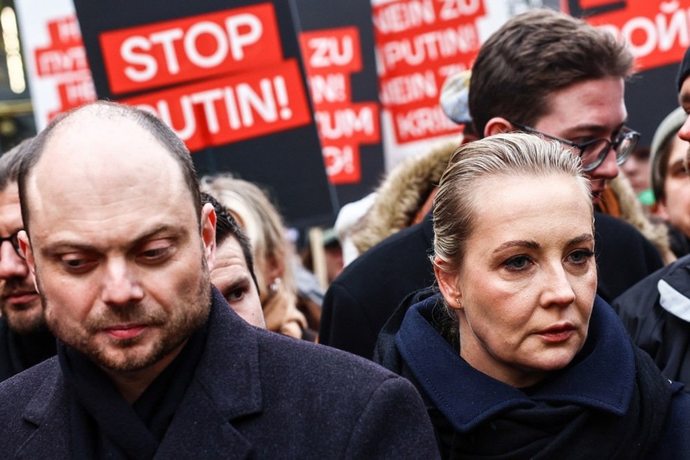Vladimir Kara-Murza and Yulia Navalnaya attend an anti-war demonstration in Berlin, Germany, 17 November 2024. Photo: EPA/FILIP SINGER