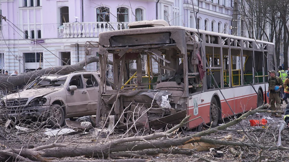 The aftermath of the ballistic missile strike in Sumy, Ukraine, 13 April 2025. Photo: AP / Scanpix / LETA