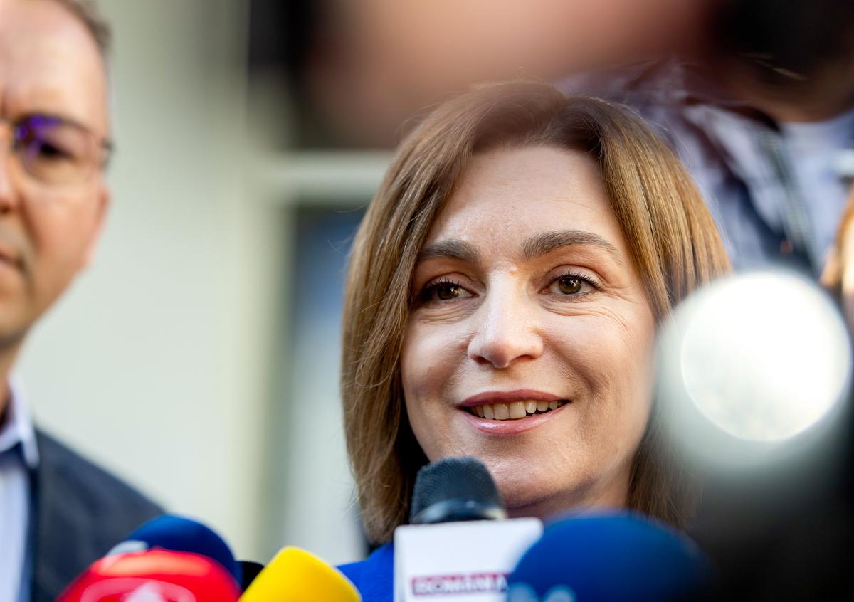 Moldova’s President Maia Sandu speaks to the media after casting her ballot at a polling station, in Chisinau, Moldova, 28 September 2025. Photo: EPA / DUMITRU DORU