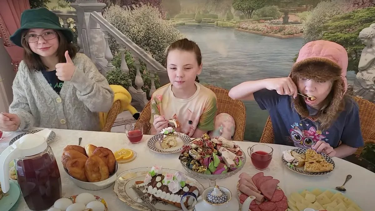 The Huffman daughters in Russia. Source: YouTube / Huffman Time