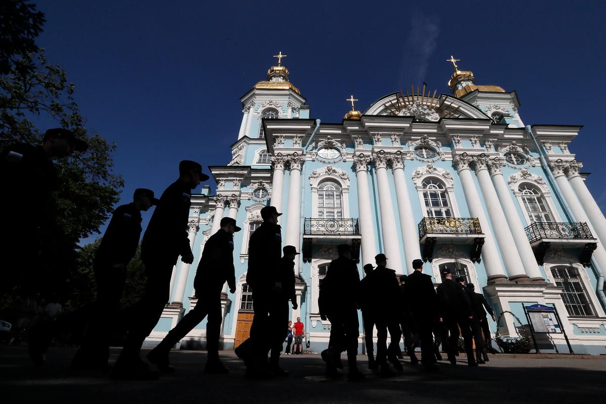 Young Russian recruits attend a departure ceremony at the St. Nicholas Naval Cathedral in St. Petersburg, Russia, 4 June 2024. Photo: EPA-EFE/ANATOLY MALTSEV