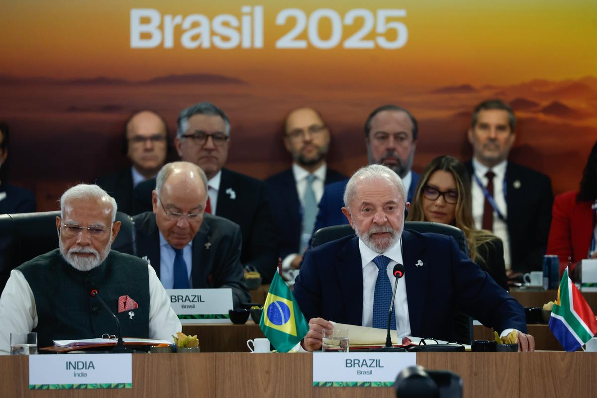 Indian Prime Minister Narendra Modi (L) and Brazilian President Luiz Inácio Lula da Silva at the final day of the BRICS summit in Rio de Janeiro, Brazil, 7 July 2025. Photo: EPA / ANTONIO LACERDA