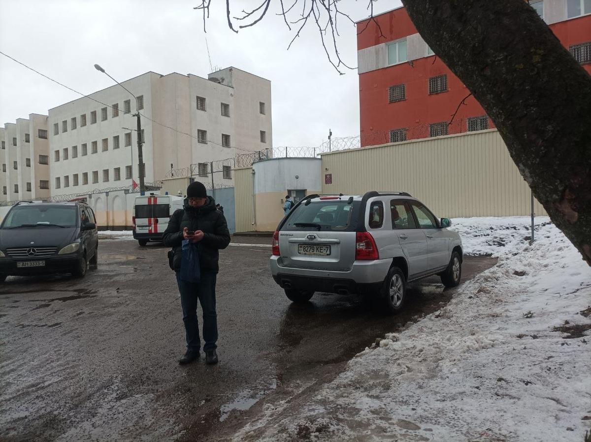 Выход из изолятора тюремного комплекса «Окрестина». Фото:  Facebook