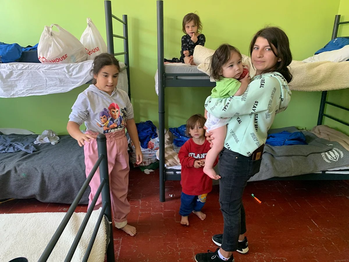 Ryta Husakova’s children in a shelter after evacuating from Bilopillya. Photo: Olga Musafirova