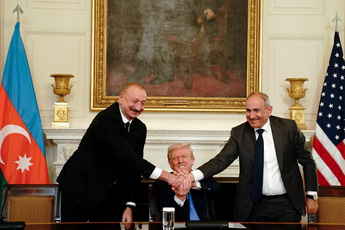 Azerbaijani President Ilham Aliyev (L), US President Donald Trump, and Armenian Prime Minister Nikol Pashinyan (R) shake hands after signing a peace treaty at the White House in Washington, DC, 8 August 2025. Photo: EPA/NATHAN HOWARD
