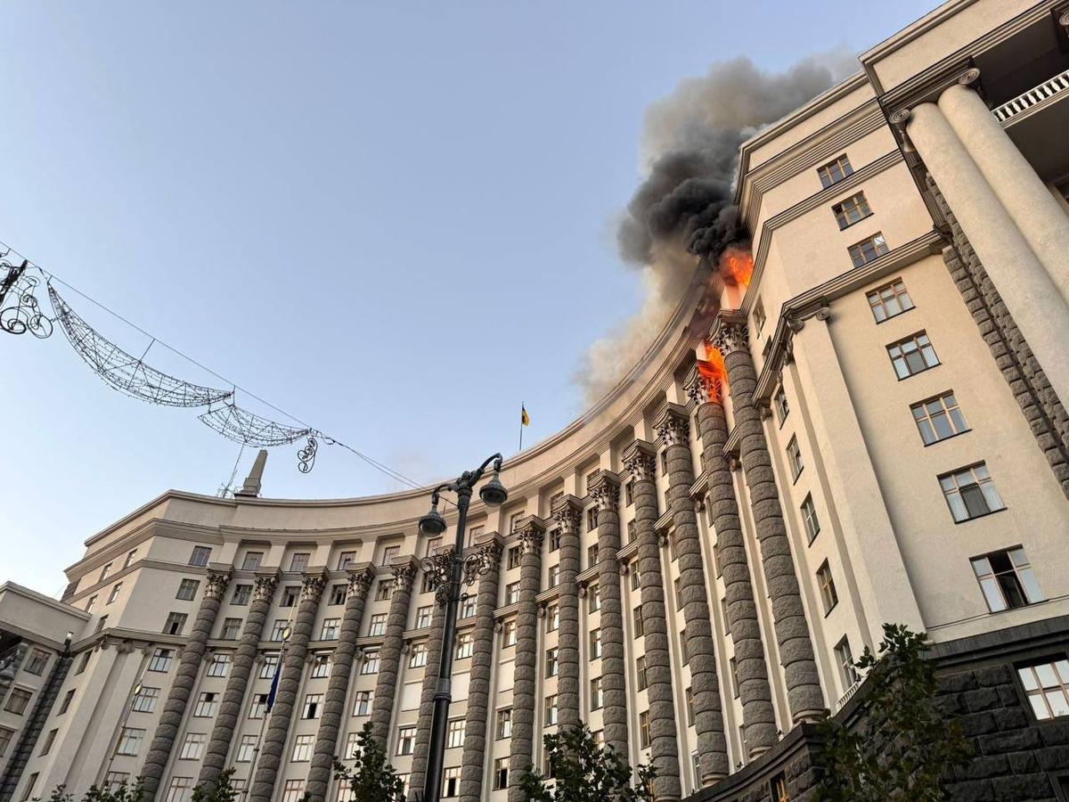 Smoke pours from the Cabinet of Ministers building in the Ukrainian captial Kyiv, 7 September 2025. Photo: Telegram / Zelensky