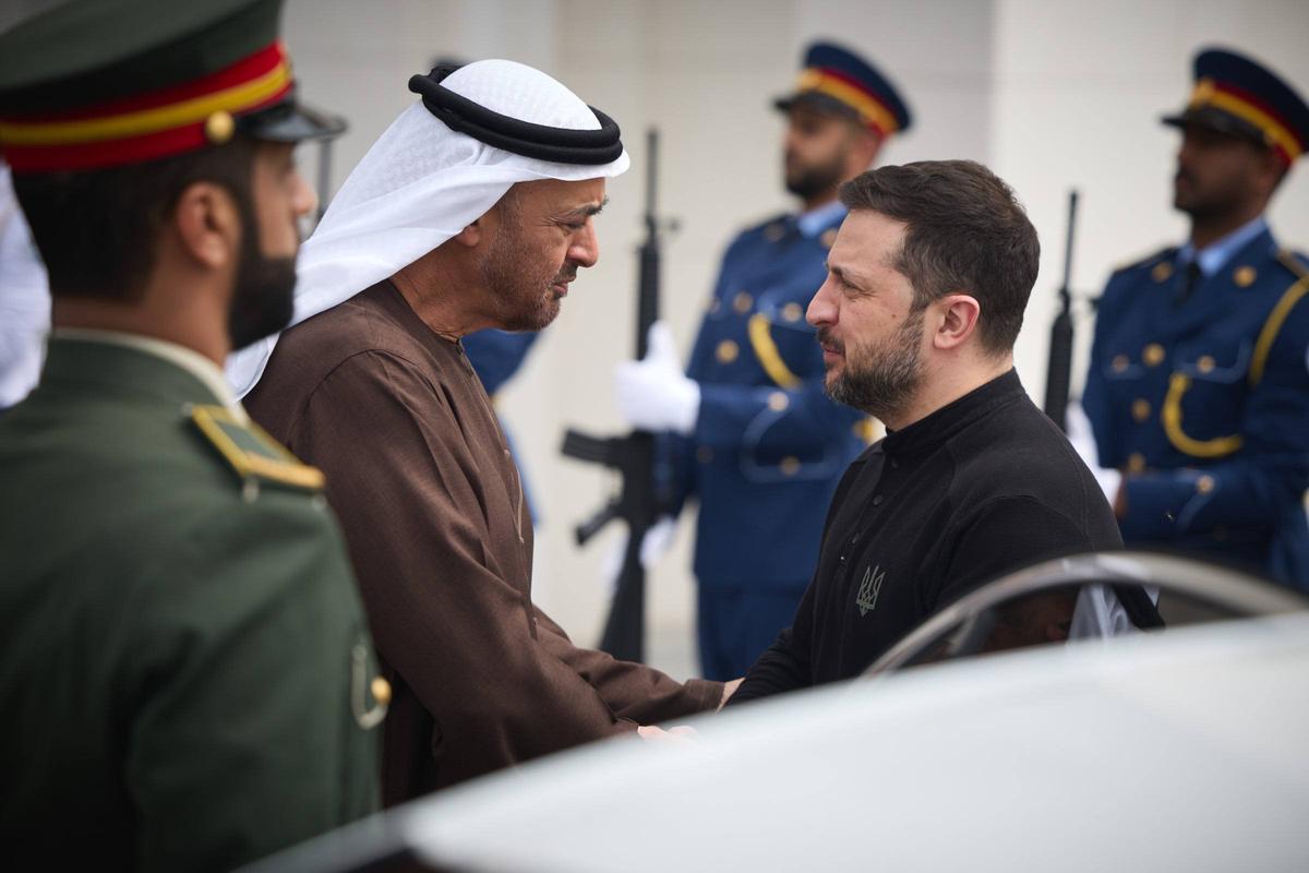 UAE President Mohammed bin Zayed Al Nahyan welcomes Ukraine’s President Volodymyr Zelensky to Abu Dhabi, UAE, 17 February 2025. Photo: EPA-EFE / Presidential Press Service