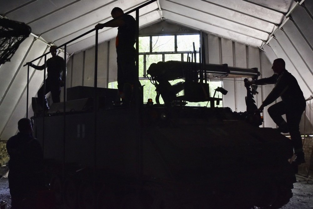 Ukrainian servicemen hold positions in the Zaporizhzhia region, 24 April 2025. Photo: EPA-EFE/65 MECHANISED BRIGADE