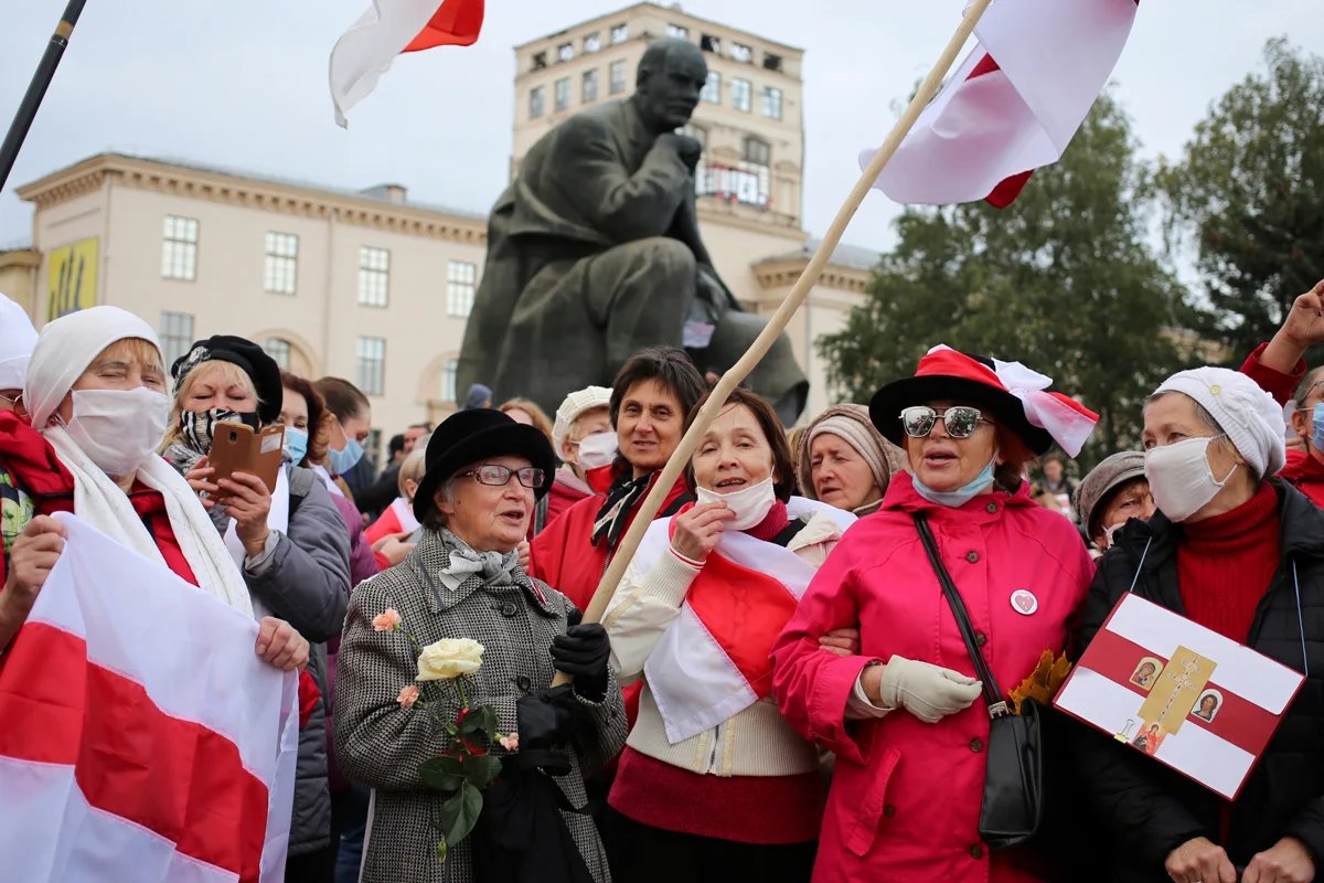 Nina Bahinskaya protests the results of the Belarusian presidential election, Minsk, 26 October 2020. Photo: AP Photo / Scanpix / LETA