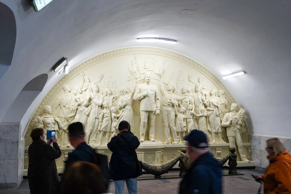 The newly opened Stalin sculpture at Moscow's Taganskaya metro station. Photo: Alexander Avilov/Moscow City News Agency