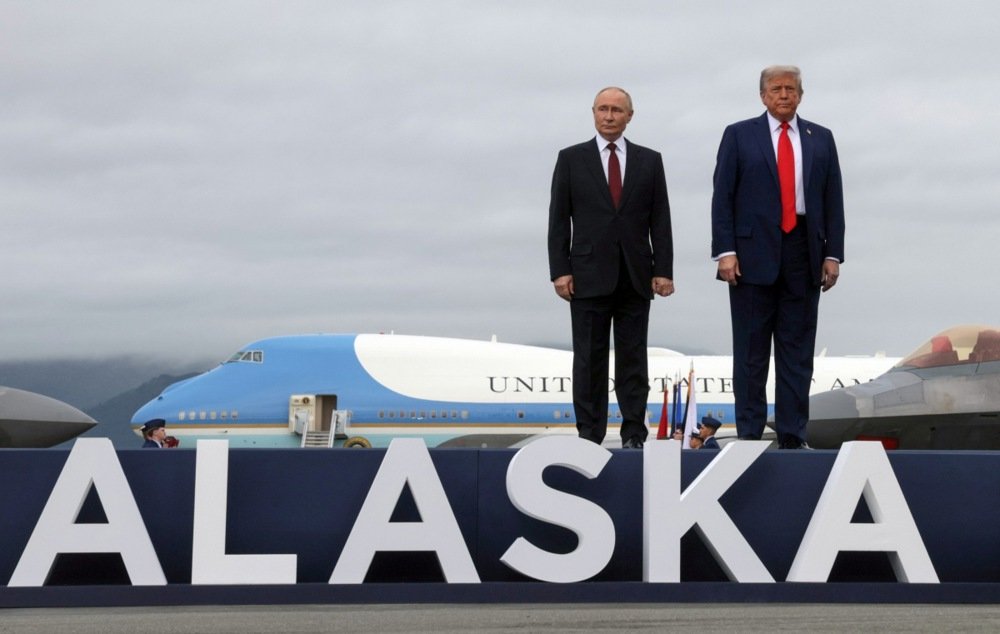 US President Donald Trump and Vladimir Putin pose after arriving in Anchorage, Alaska, USA, 15 August 2025. Photo: EPA/GAVRIIL GRIGOROV/SPUTNIK/KREMLIN POOL