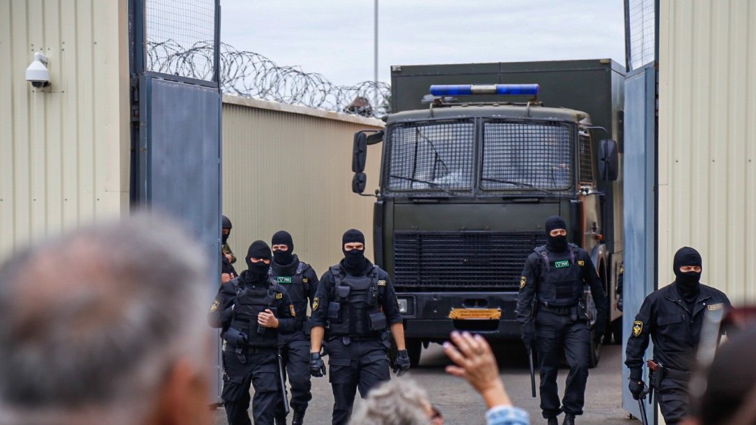 «Знаешь, скольких мы под забором закопали?»