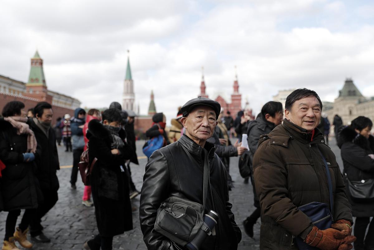 Chinese tourists on Moscow’s Red Square. Photo: EPA / MAXIM SHIPENKOV
