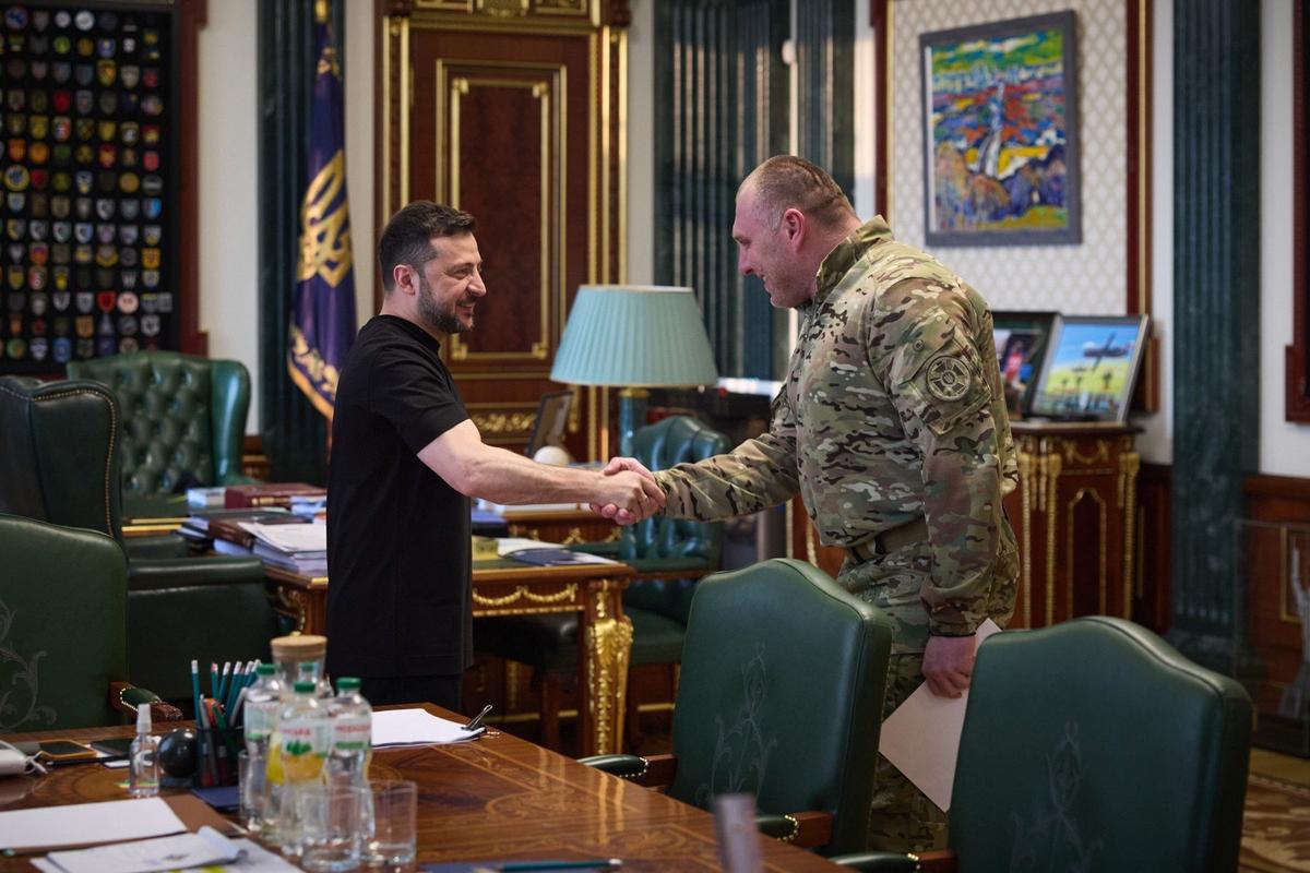 Ukrainian President Volodymyr Zelensky shakes hands with Security Service of Ukraine Head Vasyl Malyuk in Kyiv, Ukraine, 1 June 2025. Photo: EPA-EFE / UKRAINE PRESIDENTIAL PRESS SERVICE