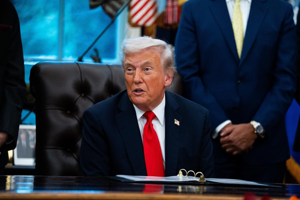 US President Donald Trump speaks at the White House, 21 October 2025. Photo: EPA / ALLISON ROBBERT