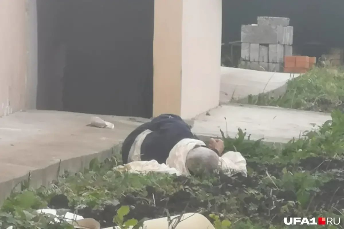 The body of an 81-year-old resident who tried to escape from one facility. Фото: UFA1.RU